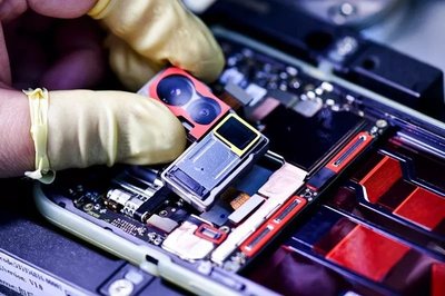 雷科技OPPO工廠行 揭秘Reno系列手機維修背后的“忍痛受苦”與專業服務